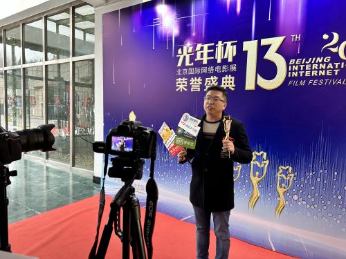 豎屏短劇大爆發 羅英杰斬獲最佳導演制片雙料榮譽